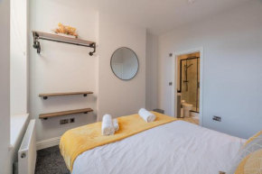 2 Bedroom, 2 Bathroom Garden Flat, By Primal Estates Short Lets in Brighton